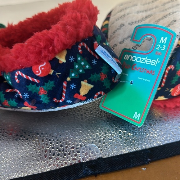 SNOOZIES children’s cozy slippers. New tags children’s medium size 2 to 3​ - Picture 6 of 6